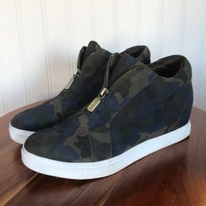 Blondo Glenda Waterproof Suede Shoes Camo